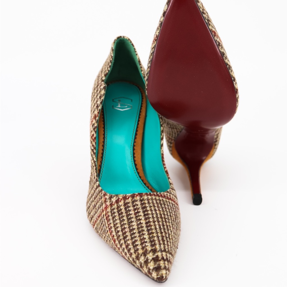 Stitched Leather classic wool pumps with red bottoms and striking blue interior